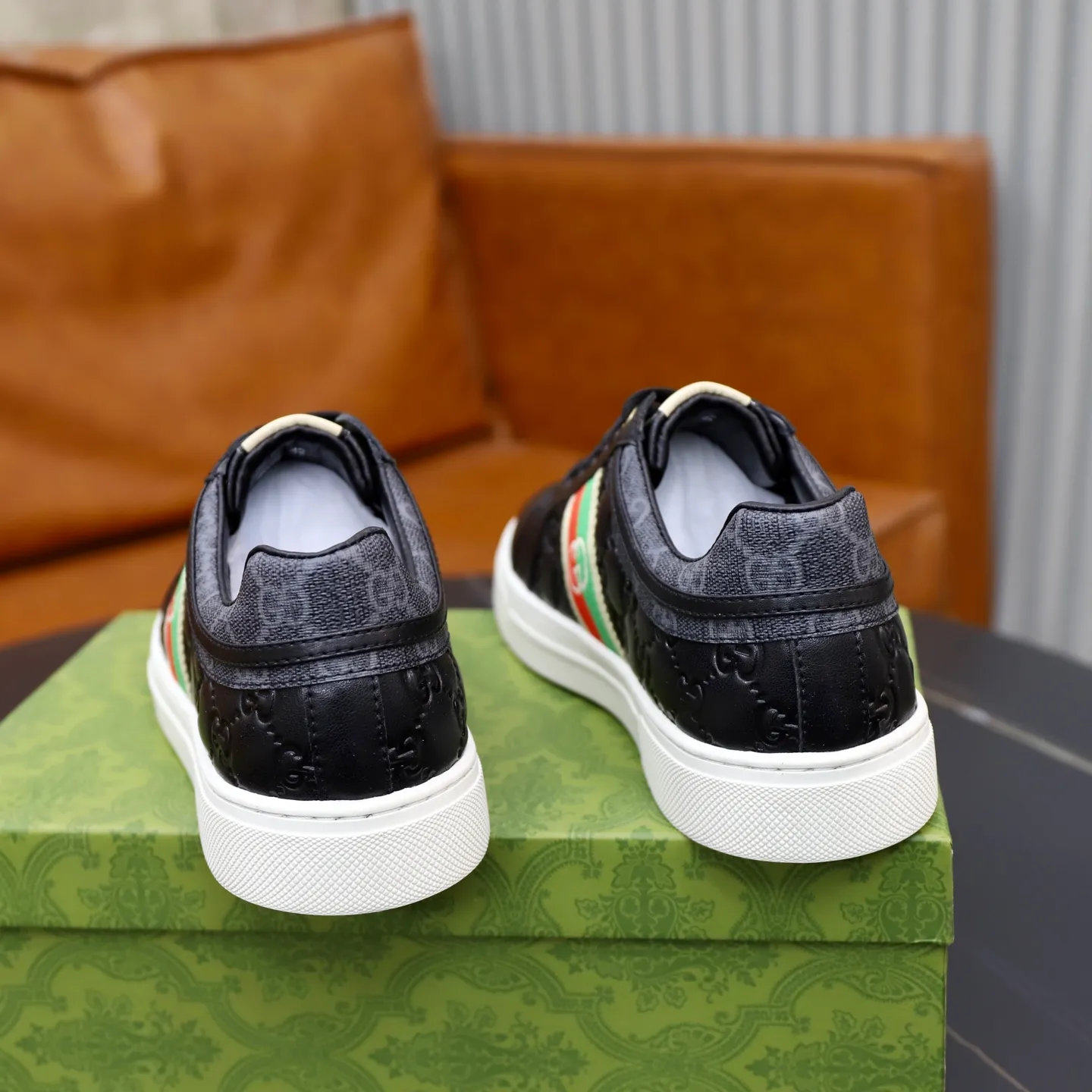 Ex-factory price: 440💰🙅‍♂️🙅‍♂️🙅‍♂️ Brand: GUCCI Standard code: 38-44 (45 customized) Grade: Same as the official website Material: Original material splicing Comfortable and breathable lining Lightweight and wear-resistant sports outsole Style category: Men's fashionable casual shoes Running sneakers Distinguished luxury brand elements Top luxury Color: actual picture color